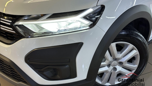 Alternative view of Toyota Prius 1.8 CVT Hybrid